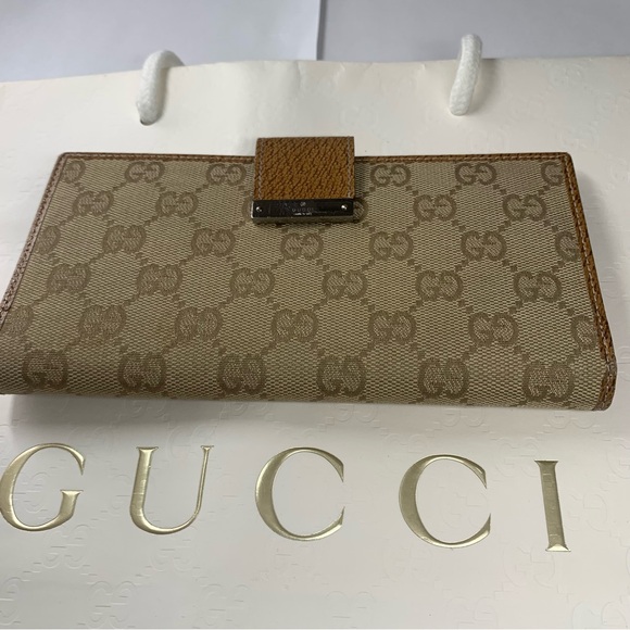 Gucci Tan and Brown Wallets with Iconic Monogram - Picture 12 of 12